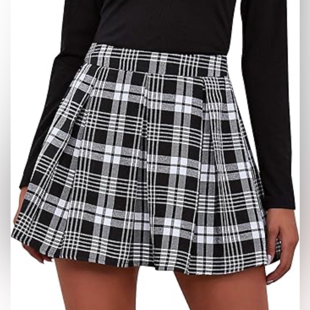 Black and White Plaid Pleated Skirt Women’s Size Large